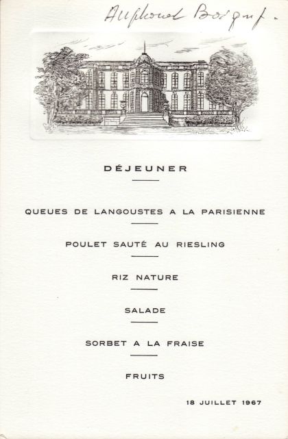 Déjeuner du 18 juillet 1967 Queues de langoustes à la parisienne Poulet sauté au Riesling Riz nature Salade Sorbet à la fraise Fruits