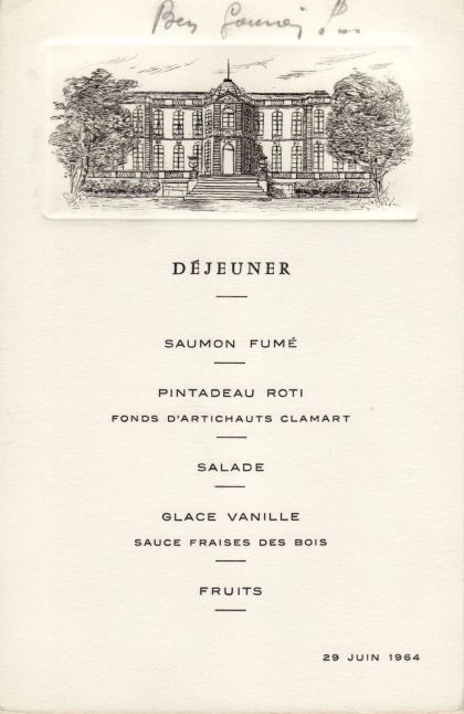 Déjeuner du 29 juin 1964 Saumon fumé Pintadeau rôti Fonds d‘artichauts Clamart Salade Glace vanille Sauce fraises des bois Fruits