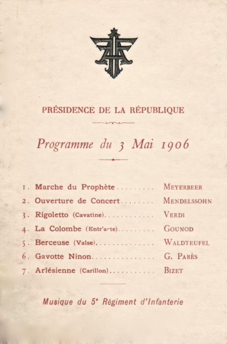 Programme musicale Dîner du 03 mai 1906<br />offert à<br />Sa Majesté Edouard VII<br />par<br />Monsieur Armand Fallières<br /><br />Crème de Laitue à l‘Ancienne<br />Consommé Fortunato<br />Nids d‘Oeufs à la Nantua<br />Filets de Barbue à la Condé<br />Coeur de Filet à la Monfermeil<br />Suprême de Volaille à la Gismonda<br />Foie gras à la Souwaroff<br />Sorbets au Kummel<br />Granoté à l‘Orange<br />Dindonneau Truffé<br />Salade de Saison<br />Timbale de Homard à la Cambacérès<br />Asperges d‘Argenteuil sauce Mousseline<br />Biscuits Opéra<br />Feuilletés<br /><br />G. H. Mumm Cordon Rouge 1898